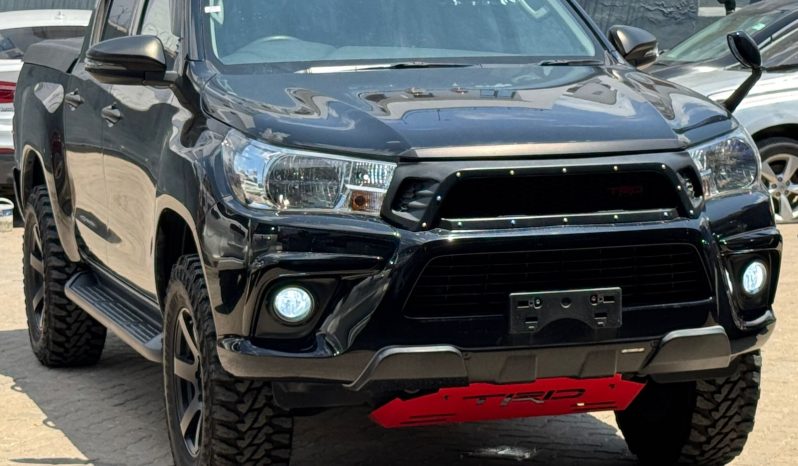 
								2017 Toyota Hilux TRD full									