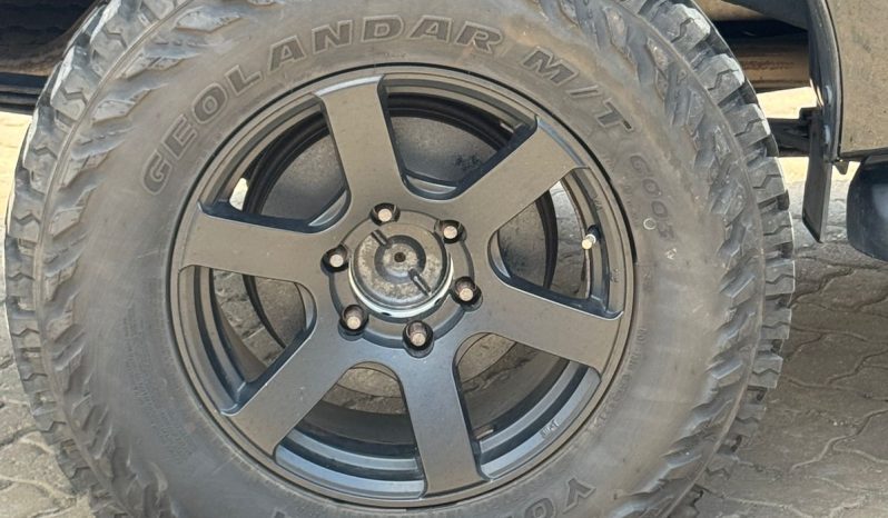 
								2017 Toyota Hilux TRD full									