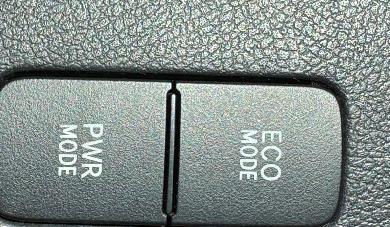 
								2017 Toyota Hilux TRD full									