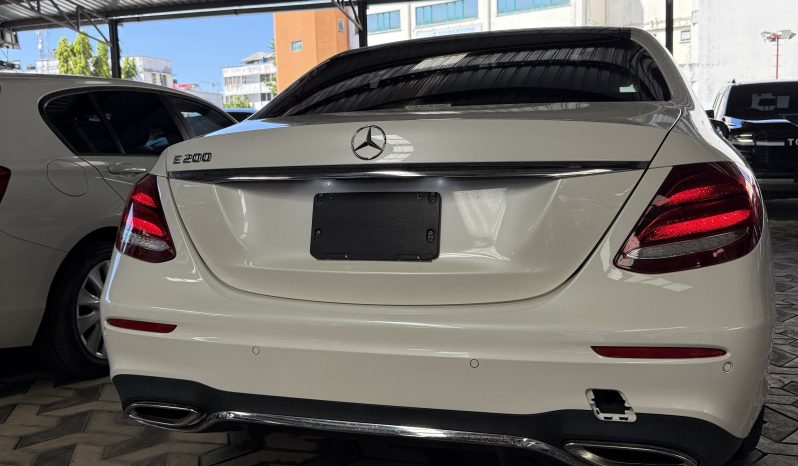 
								Used 2018 Mercedes E200 full									